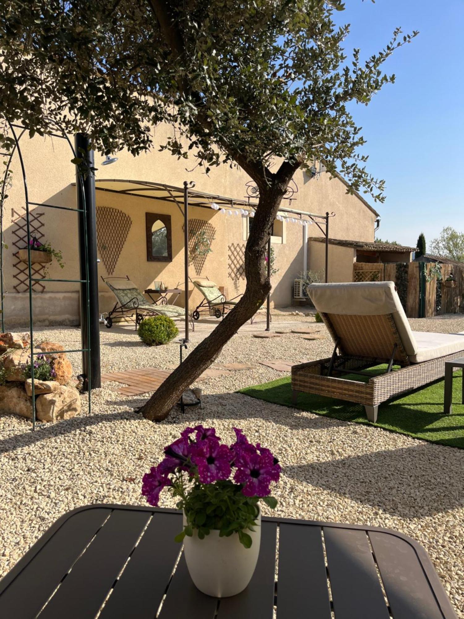 شقة L'Amanderaie Piscine Privee A Cote De Lourmarin Luberon كادينيت المظهر الخارجي الصورة